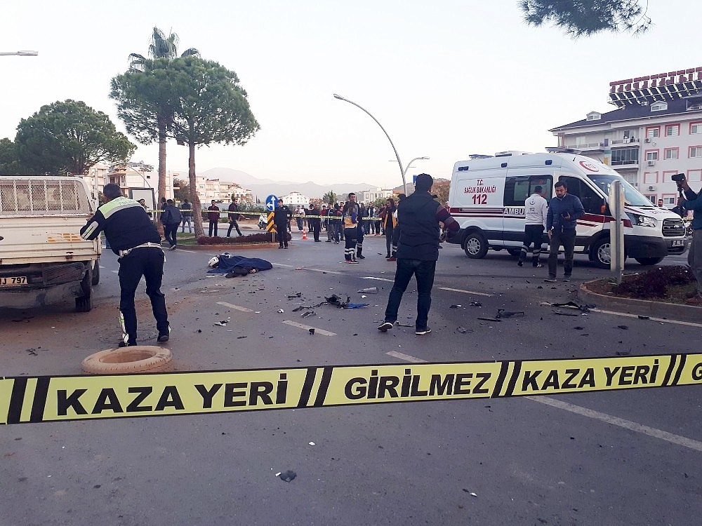 Hız tutkusu ölüm getirdi: 2 ölü!
