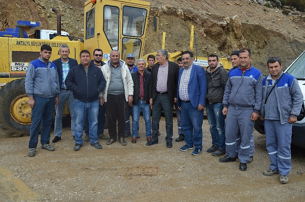 Manavgat ve İbradı'da yollar yenileniyor