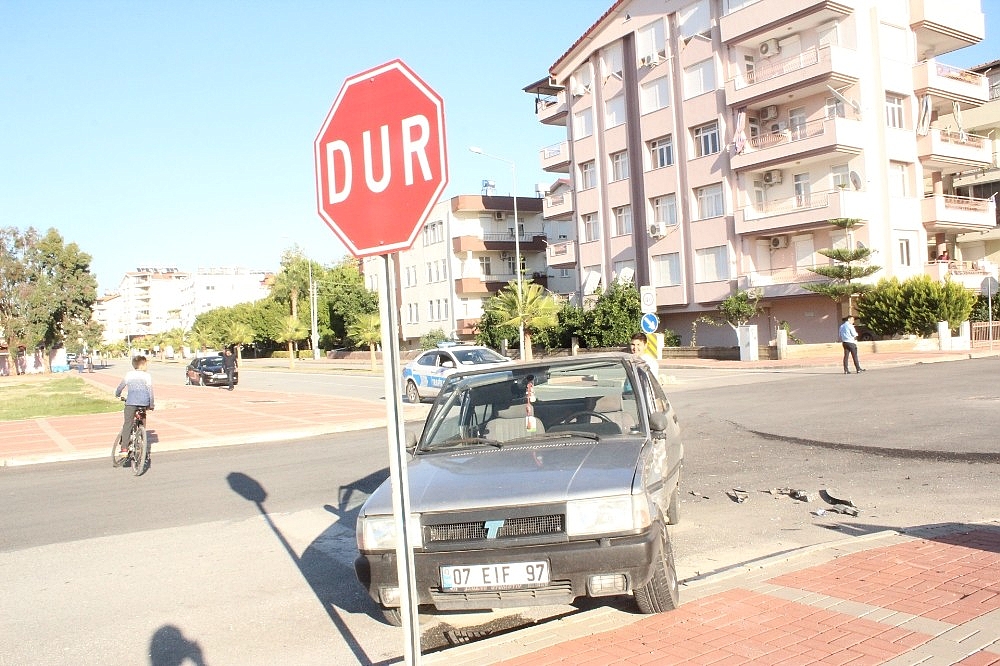 Manavgat'ta trafik kazası: 2 yaralı!