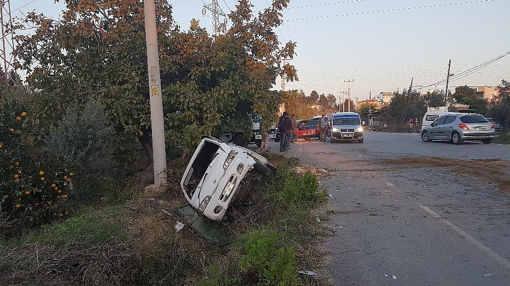 Manavgat'ta trafik kazası: 4 yaralı!