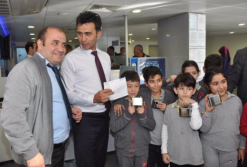 Öğrenciler kumbaralarındaki paraları LÖSEV'e bağışladı