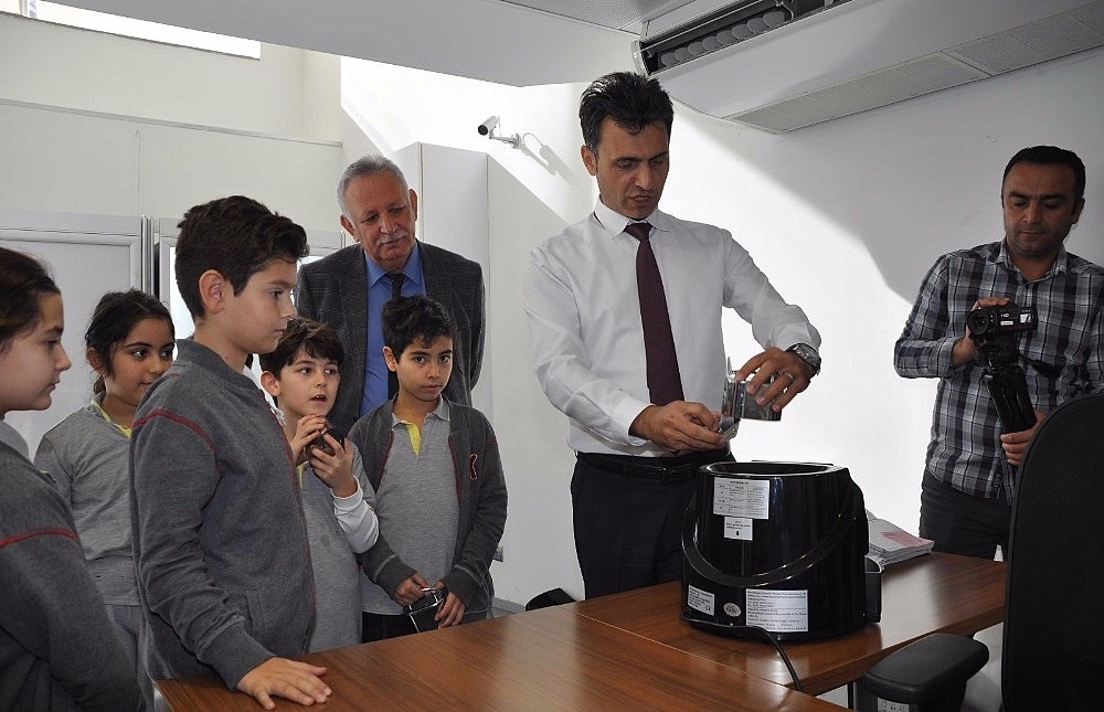 Öğrenciler kumbaralarındaki paraları LÖSEV'e bağışladı