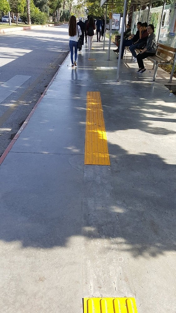 Öğrencilerin engelli yolu duyarlılığına Rektör'den jet yanıt