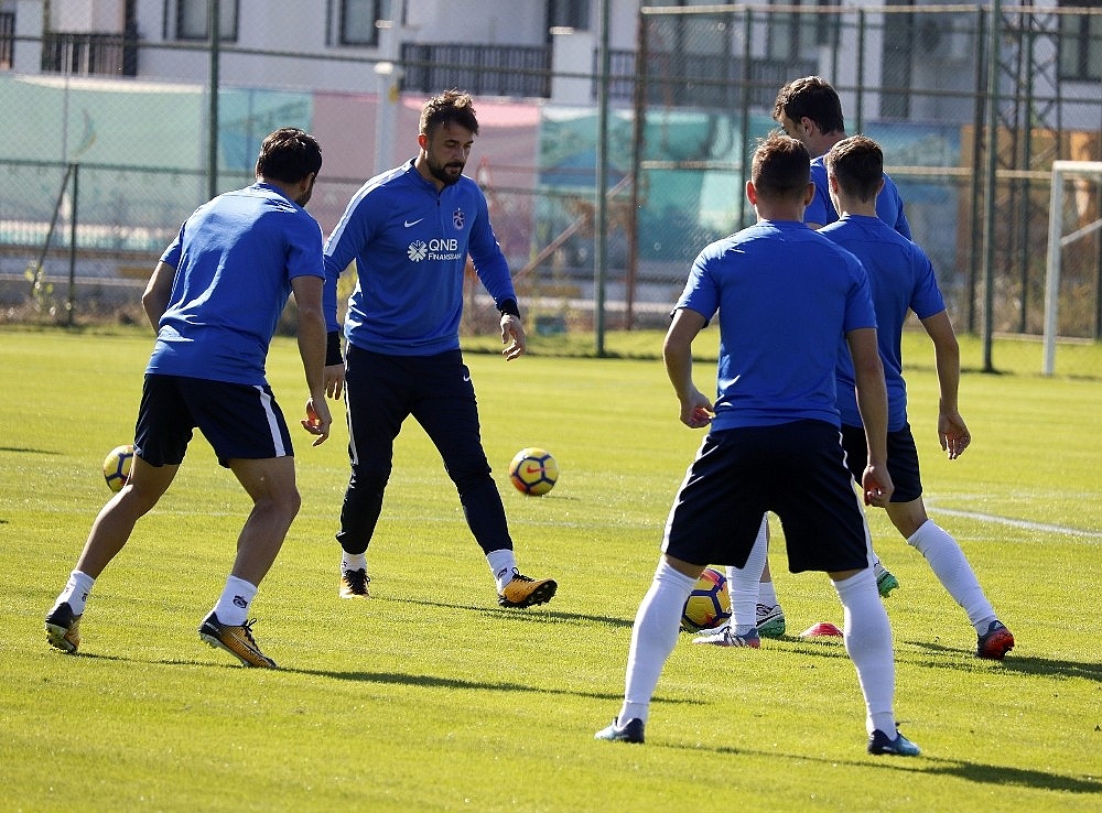 Trabzonspor 11 eksikle Antalya'da hazırlıklara başladı