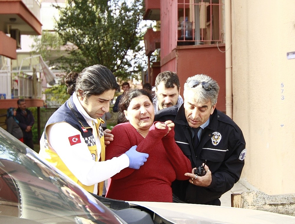 18 yaşındaki genç evde ölü bulundu!