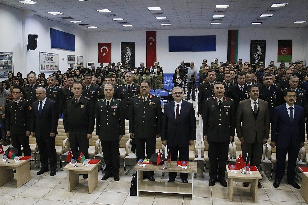 75 Afgan kadın subay Antalya'da eğitimlerini tamamladı