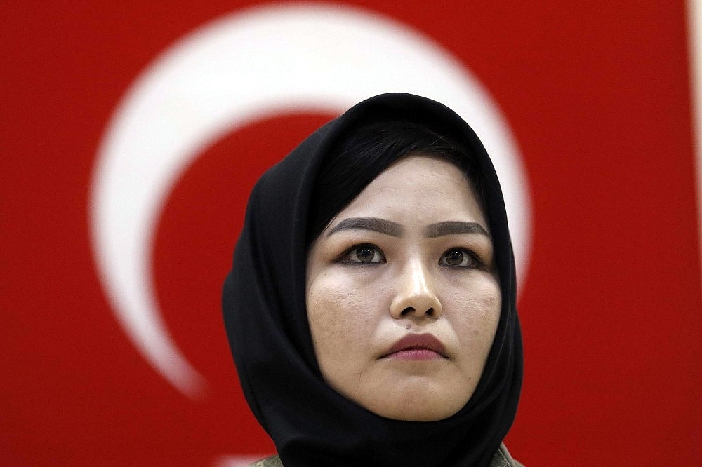 75 Afgan kadın subay Antalya'da eğitimlerini tamamladı