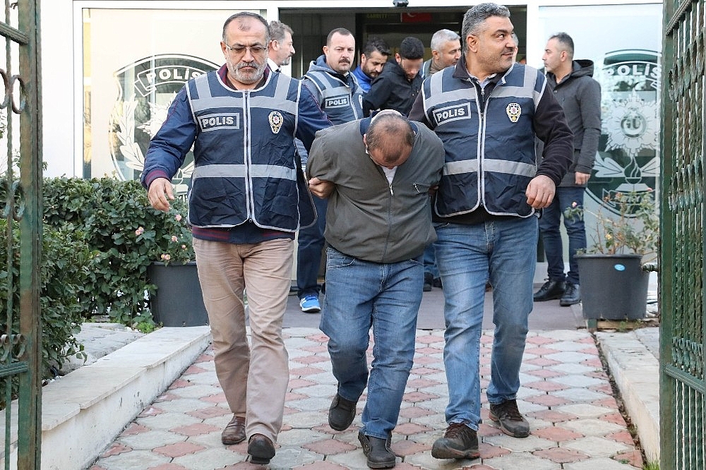 Antalya merkezli 4 ilde otomobil dolandırıcılığı: 7 gözaltı (videolu)