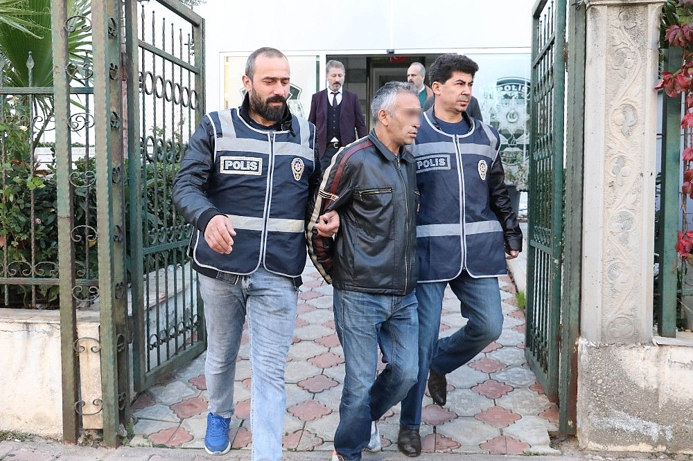 Antalya merkezli 4 ilde otomobil dolandırıcılığı: 7 gözaltı (videolu)
