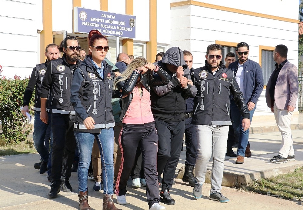 Antalya'da fuhuş ve uyuşturucu operasyonu: 19 gözaltı! (Videolu)