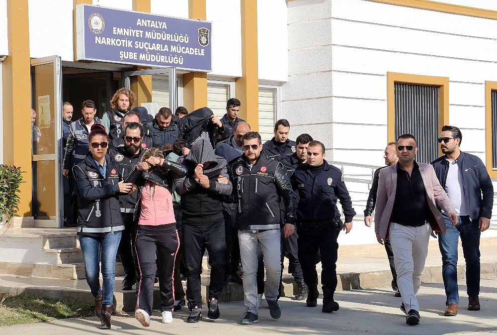 Antalya'da fuhuş ve uyuşturucu operasyonu: 19 gözaltı! (Videolu)