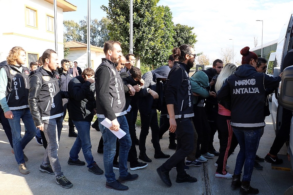 Antalya'da fuhuş ve uyuşturucu operasyonu: 19 gözaltı! (Videolu)