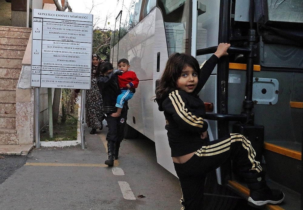 Antalya'da Suriyeli dilencilere şafak operasyonu!