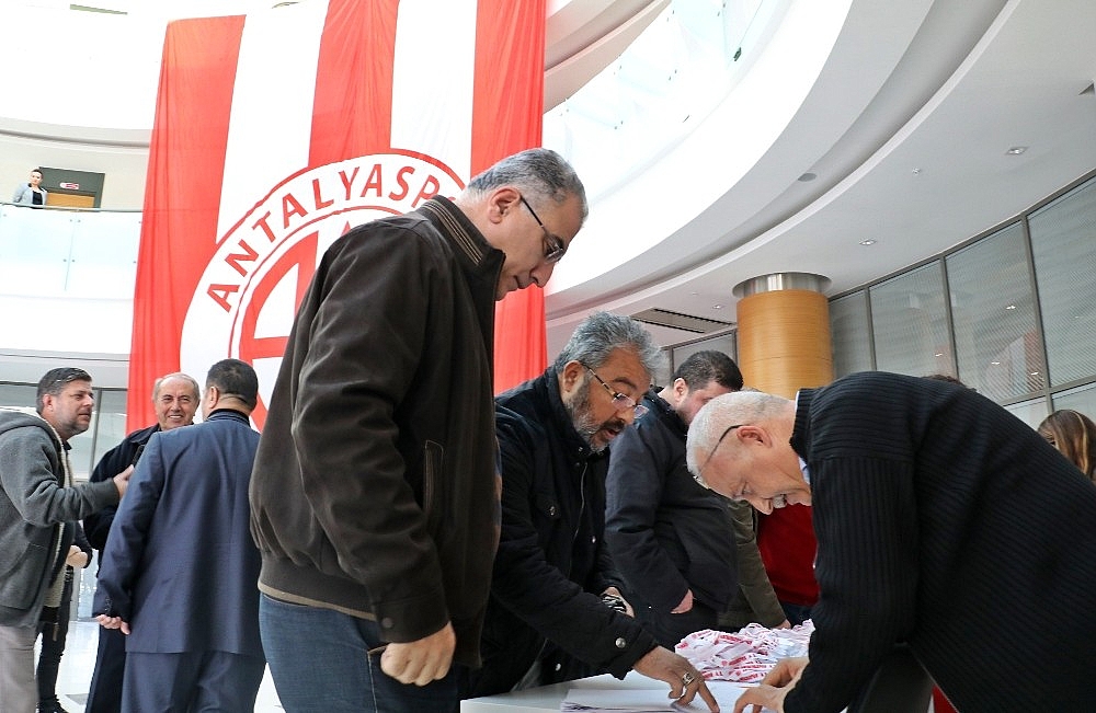 Antalyaspor Olağanüstü Genel Kurulu'nda flaş gelişme