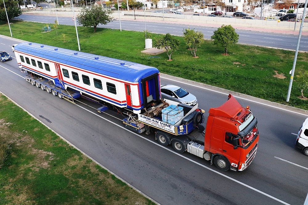 Antalya'ya raydan önce tren geldi