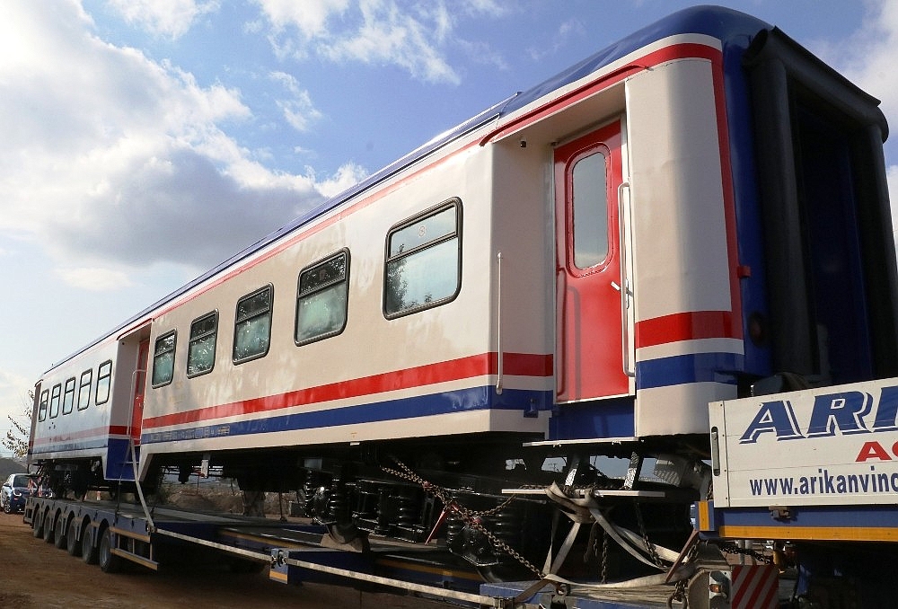 Antalya'ya raydan önce tren geldi