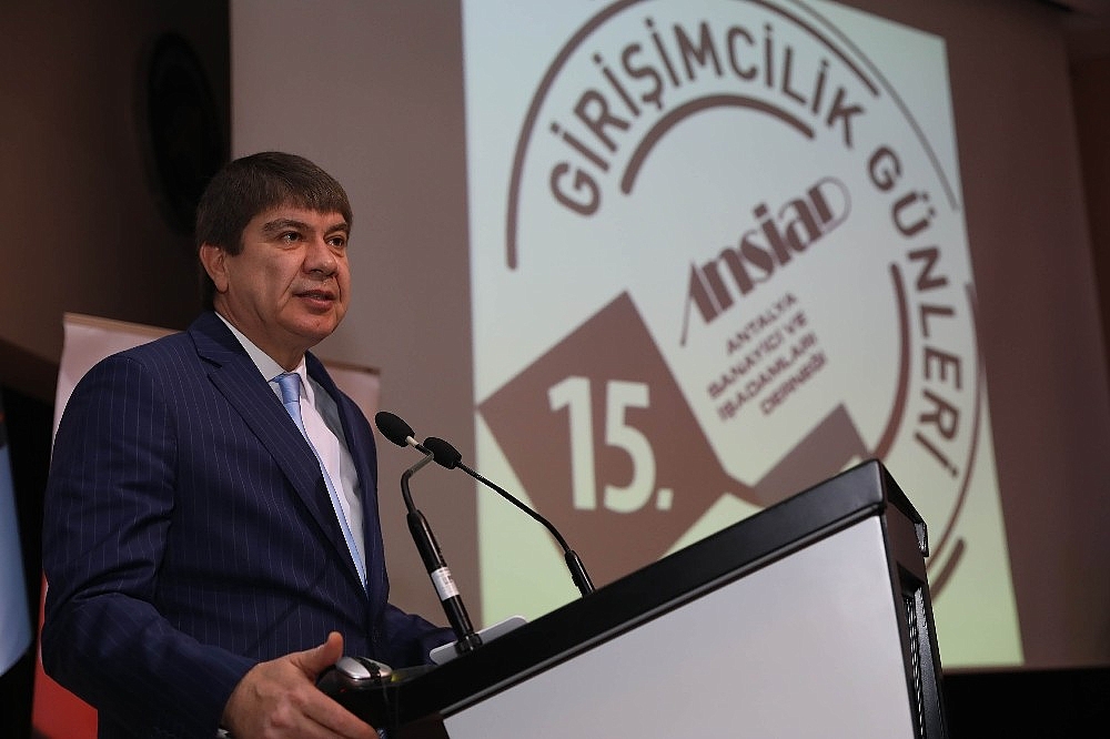 Başkan Türel girişimci gençlere seslendi