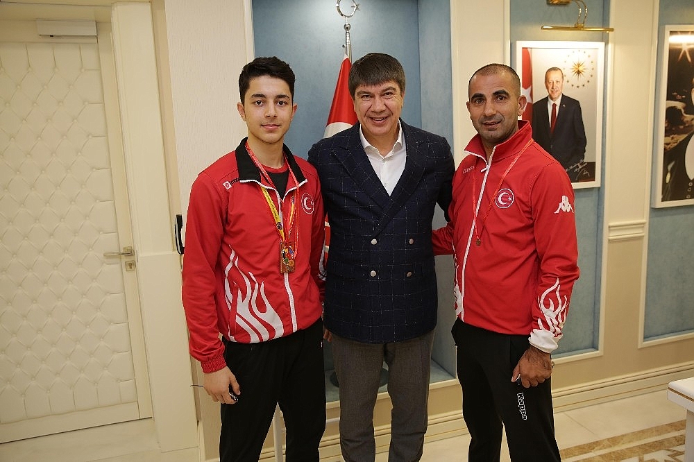Başkan Türel, Şampiyon Karateciyi ağırladı