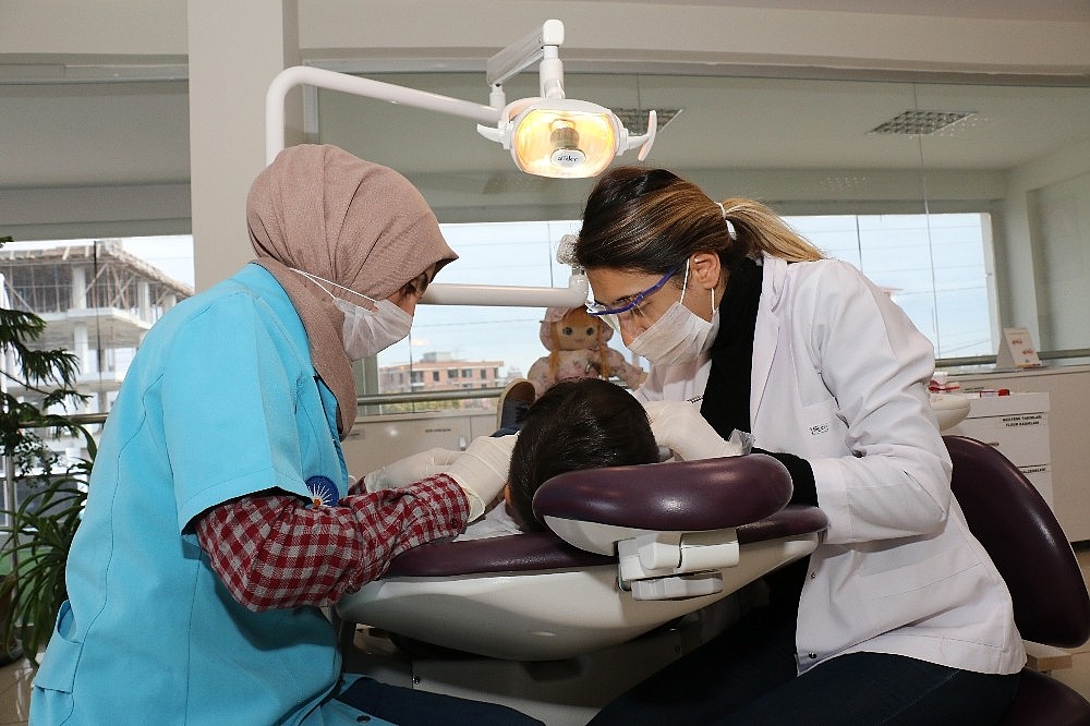 Büyükşehir 18 bin 396 çocuğun dişini tedavi etti