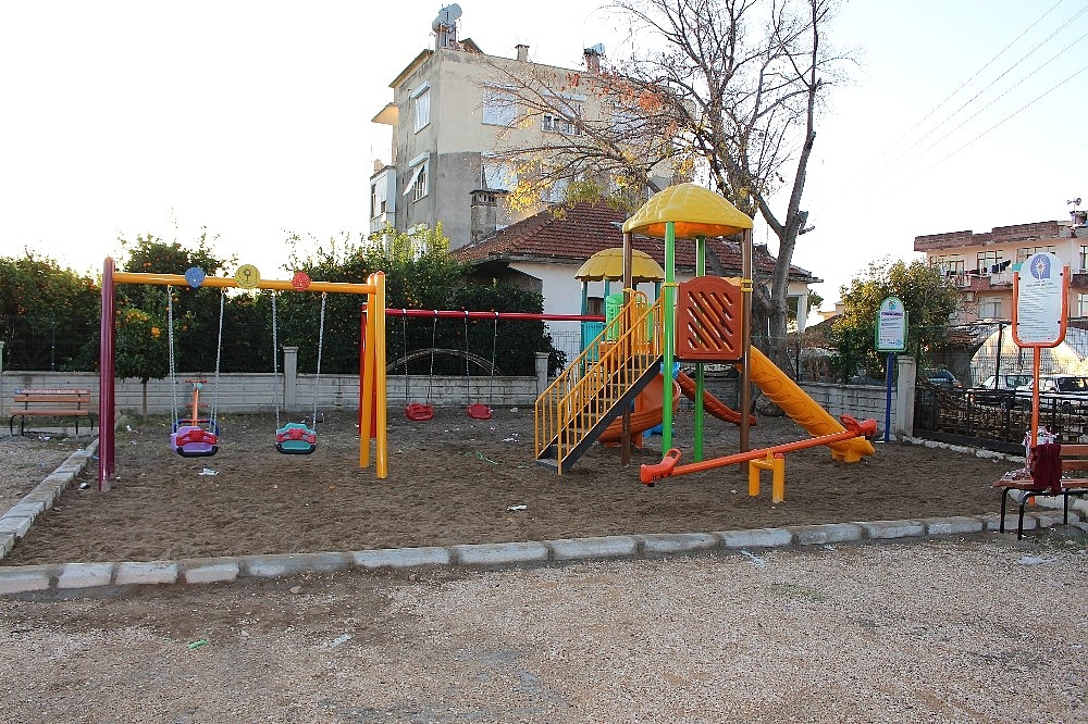Büyükşehir'den Kumluca'ya çocuk parkı