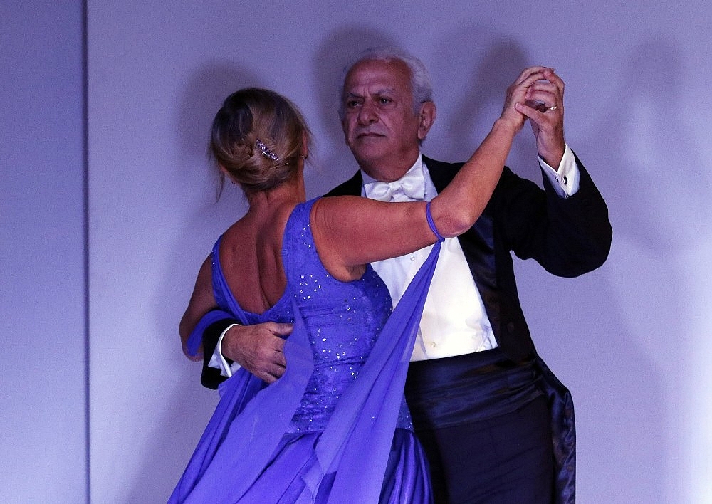 Danslarıyla gençlere taş çıkardılar