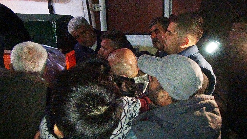 Duvara çarpan sürücü hayatını kaybetti!