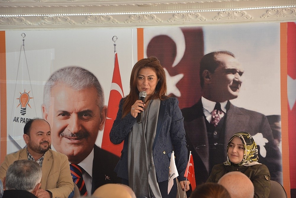 Ebru Türel, kadınlarla buluştu