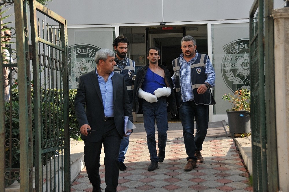 Eşini öldürüp 1 kişiyi yaralayan koca tutuklandı