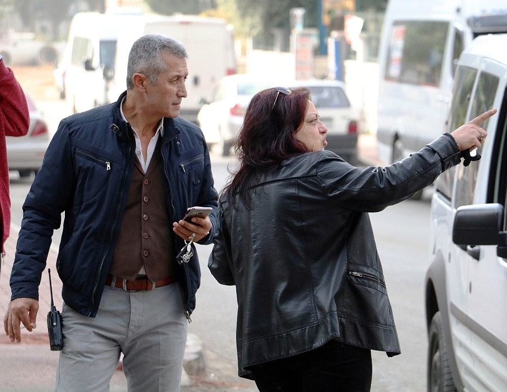 Evinden çıkan kadın öğretmene kapkaç şoku