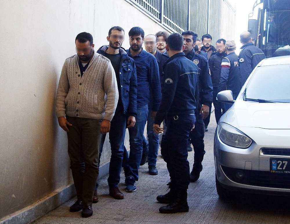 FETÖ'nün askeri mahrem yapılanmasına 42 tutuklama! (Videolu)