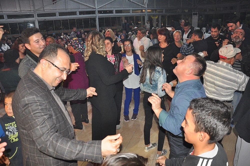 Finike'de engeliler için moral gecesi düzenlendi