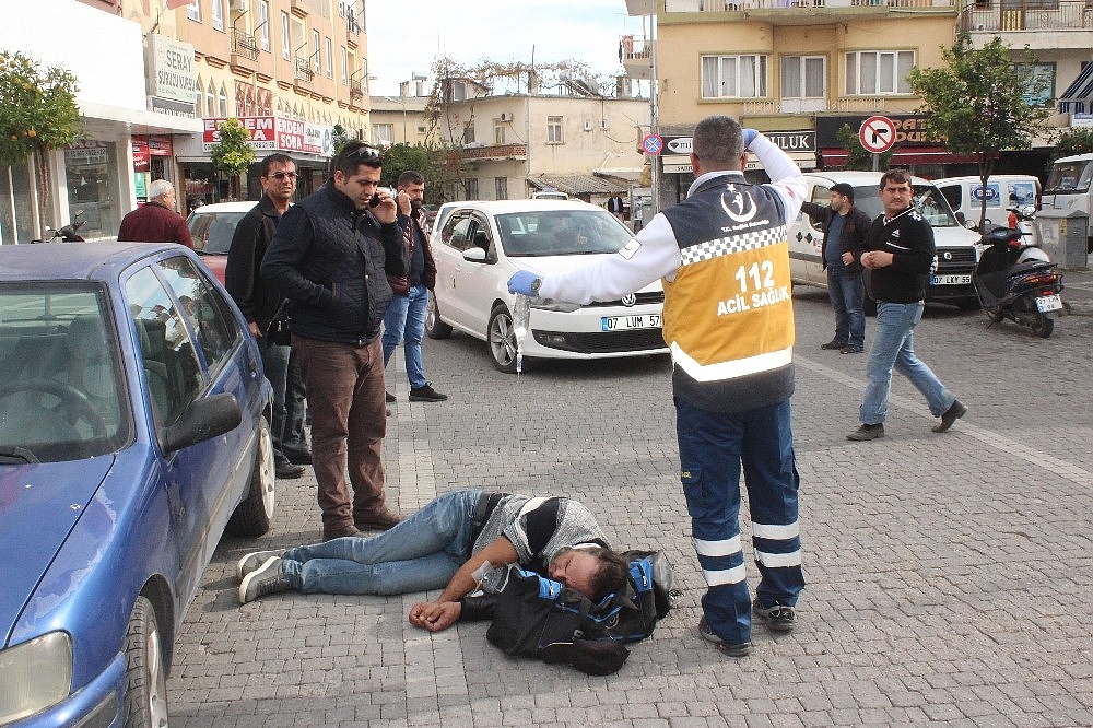 Hareket halindeki kamyonetin açılan kapağı yayaya çarptı: 1 yaralı (videolu)