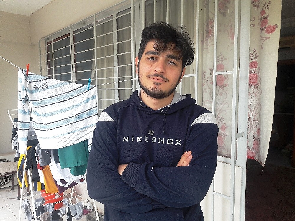 Hayvansever öğrenci minik yavruyu kurtardı