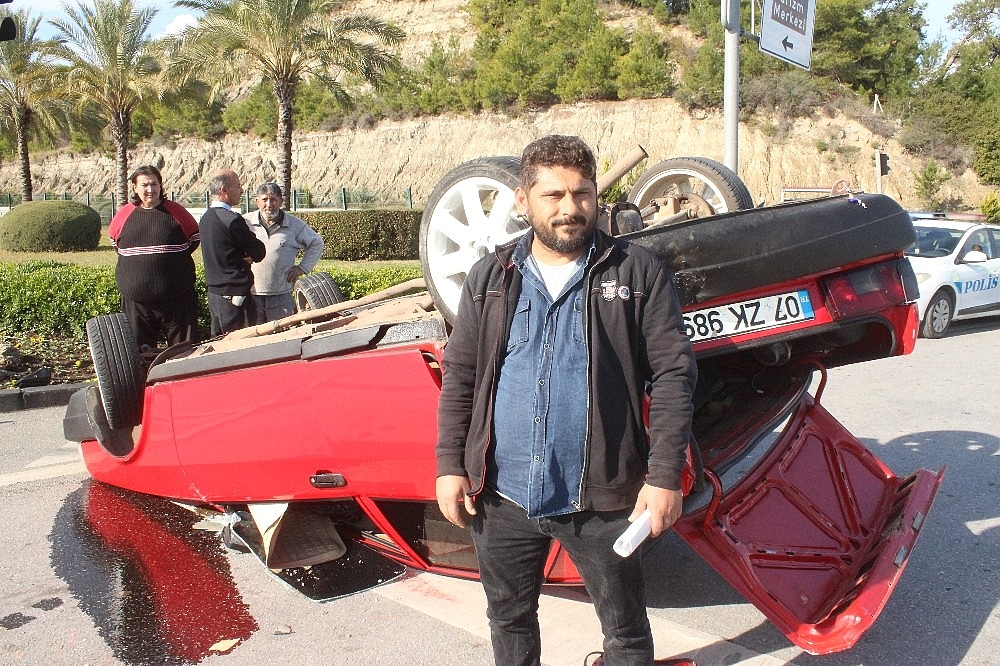 Hurdaya dönen araçtan burnu kanamadan çıktı!