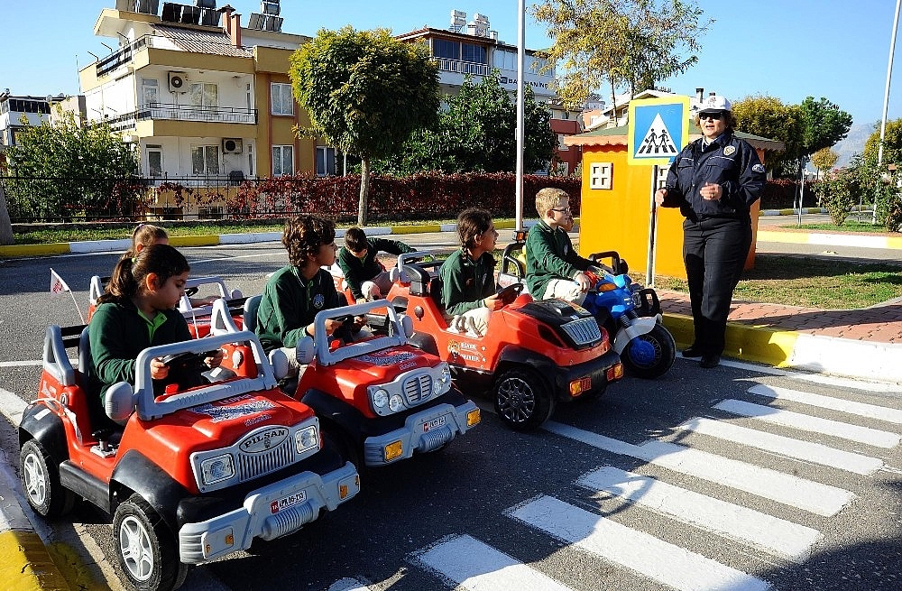Kepez'de öğrencilere trafik eğitimi