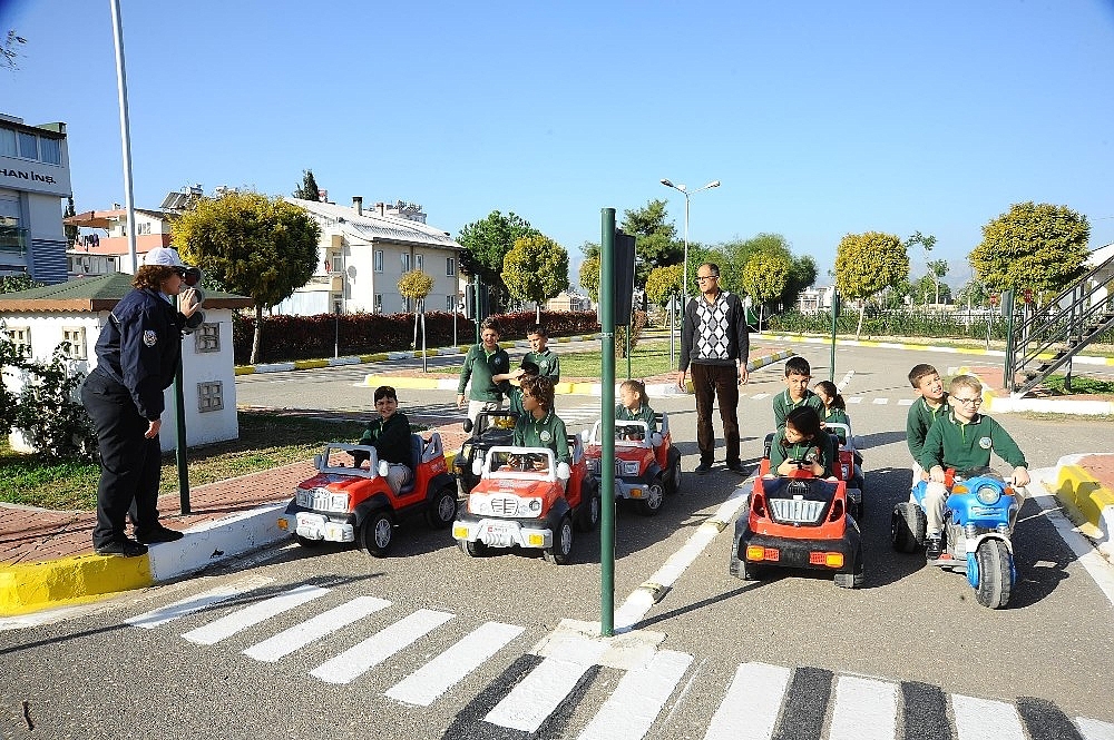 Kepez'de öğrencilere trafik eğitimi