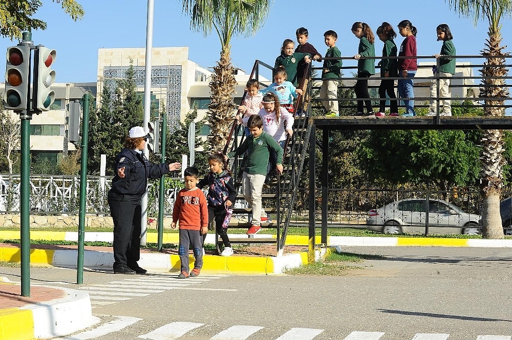 Kepez'de öğrencilere trafik eğitimi
