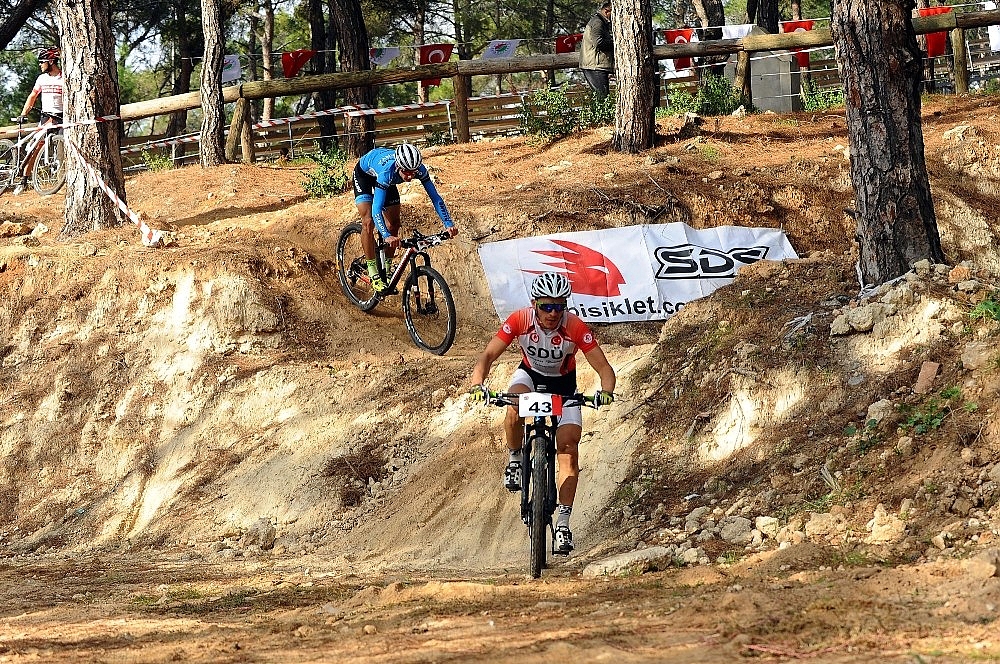 Kepez'de pedallar yarıştı