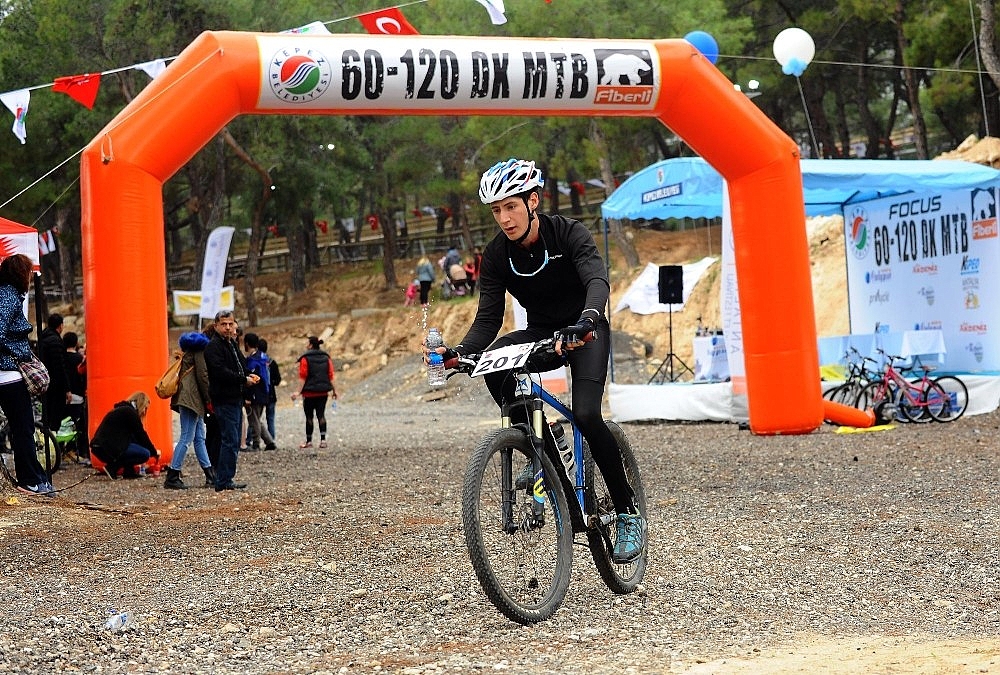 Kepez'de pedallar yarıştı