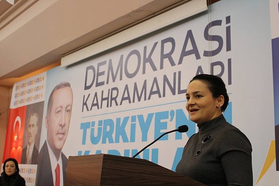 Manavgat AK Parti Kadın Kolları'nda Şeyda Ünal Karakaya güven tazeledi
