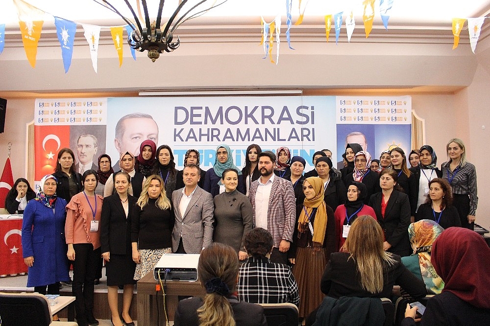 Manavgat AK Parti Kadın Kolları'nda Şeyda Ünal Karakaya güven tazeledi