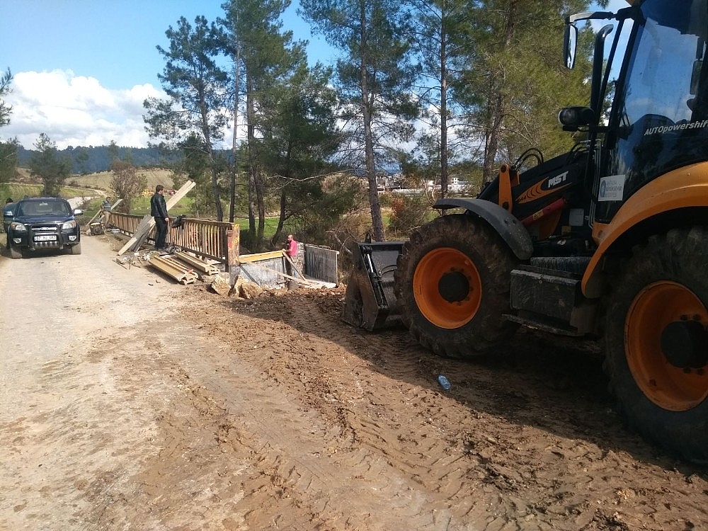 Manavgat'ta 'Çardak Köprü' yolu genişletiliyor