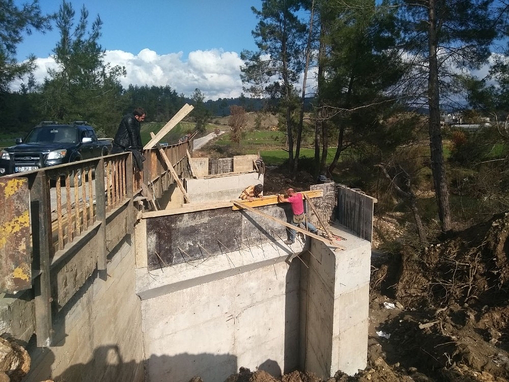 Manavgat'ta 'Çardak Köprü' yolu genişletiliyor
