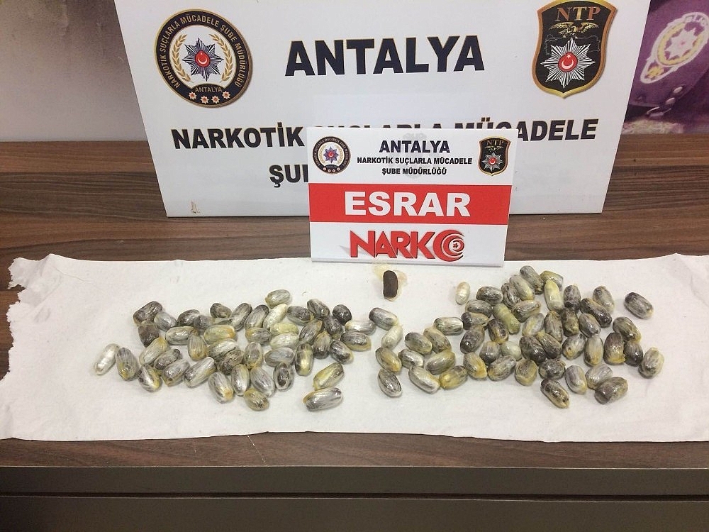 Midesinde 95 kapsül macun esrar getirdi!
