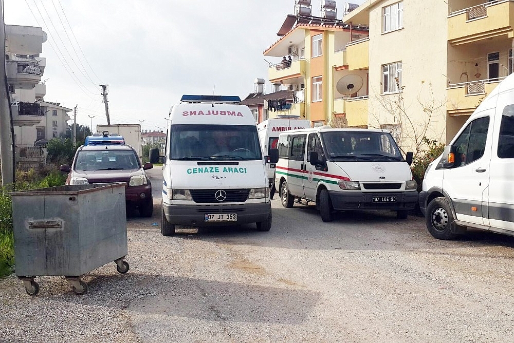 Tur şoförü evinde ölü bulundu!