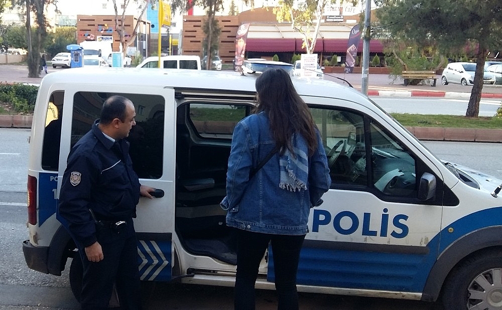 Üniversiteli kızı taciz eden şahıs suç makinesi çıktı! (Videolu)