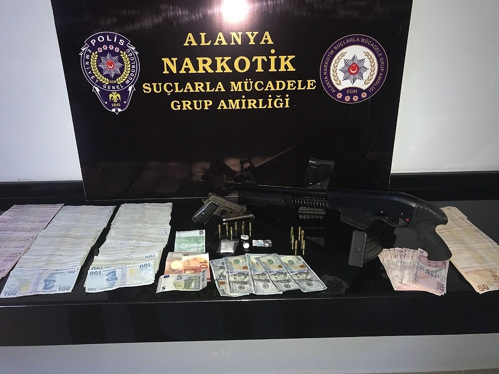 Uyuşturucu taciri polisten kaçamadı!