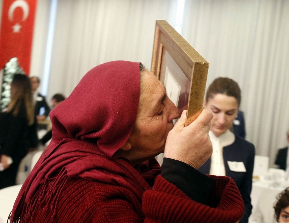 16 şehit yakını ve 2 gaziye Devlet Övünç Madalyası ve Beratı verildi