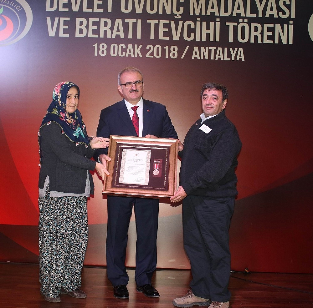 16 şehit yakını ve 2 gaziye Devlet Övünç Madalyası ve Beratı verildi