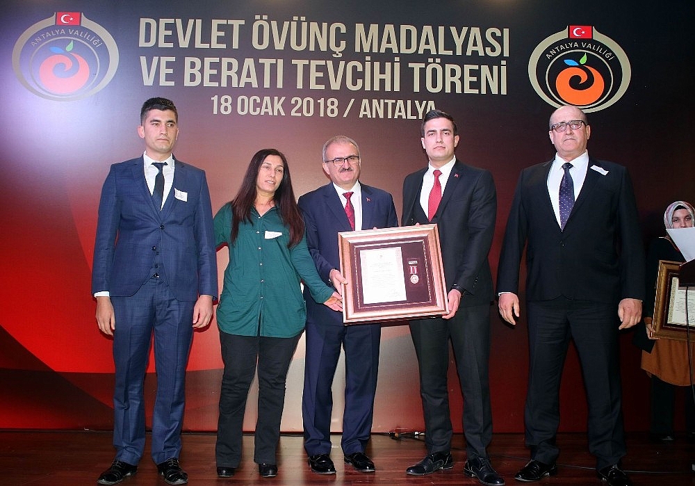 16 şehit yakını ve 2 gaziye Devlet Övünç Madalyası ve Beratı verildi